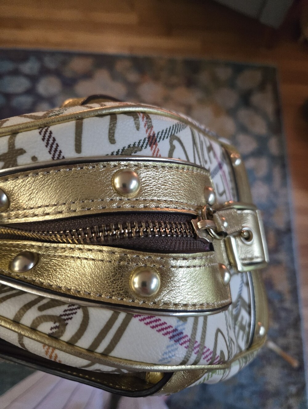 Vintage F13186 Coach Cream Satchel with Gold Trim and Multicolor Script - Picture 16 of 16